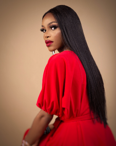 STRAIGHT HAIR WIGS